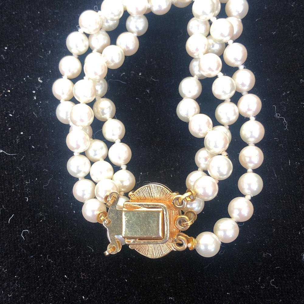 Classic Ivory Faux Pearl Bracelet with Gold Tone Clasp - Women Jewelry - Picture 3 of 3